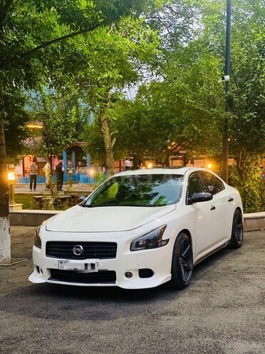 Nissan Maxima-9