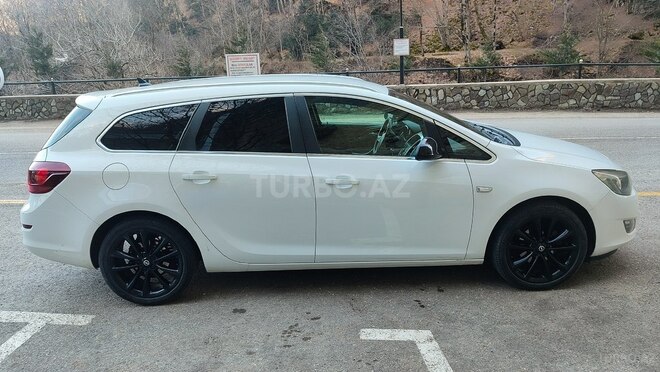 Opel Astra 2011, 249,813 km - 1.4 л - Quba