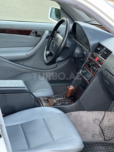 Mercedes C 230 2000, 278,000 km - 2.3 л - Saatlı
