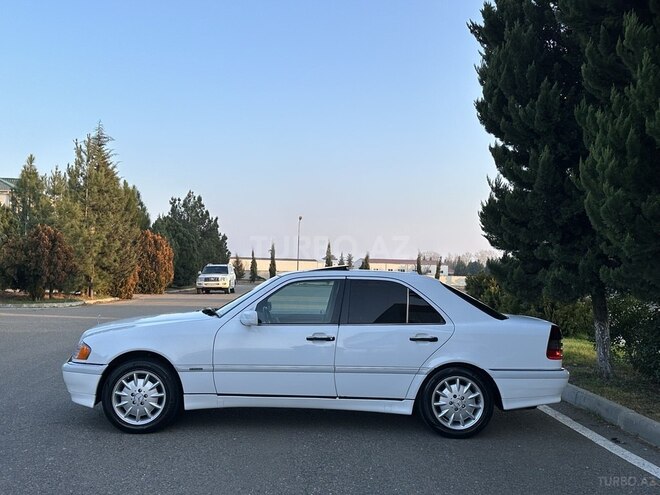 Mercedes C 230 2000, 278,000 km - 2.3 л - Saatlı