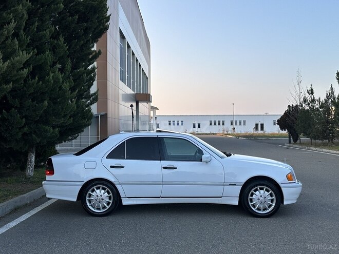 Mercedes C 230 2000, 278,000 km - 2.3 л - Saatlı