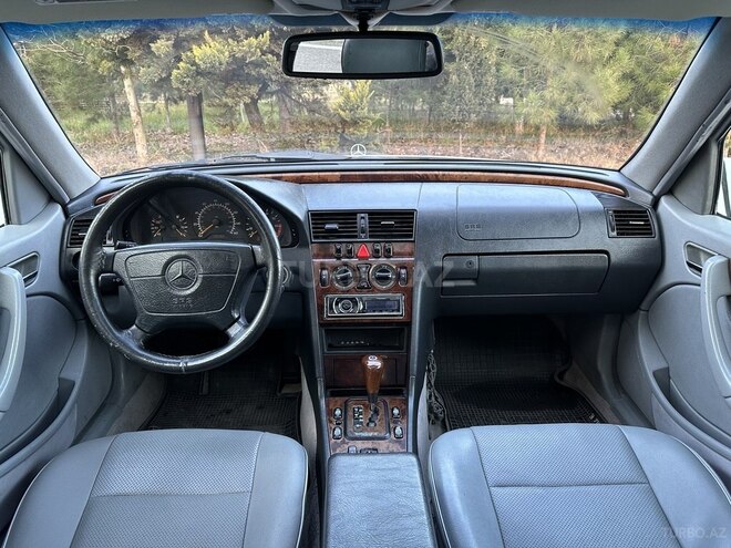 Mercedes C 230 2000, 278,000 km - 2.3 л - Saatlı