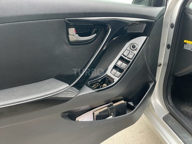 Hyundai Elantra 2015, 222,411 km - 1.8 l - Bakı
