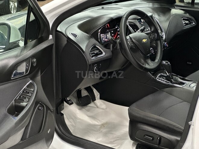 Chevrolet Cruze-13