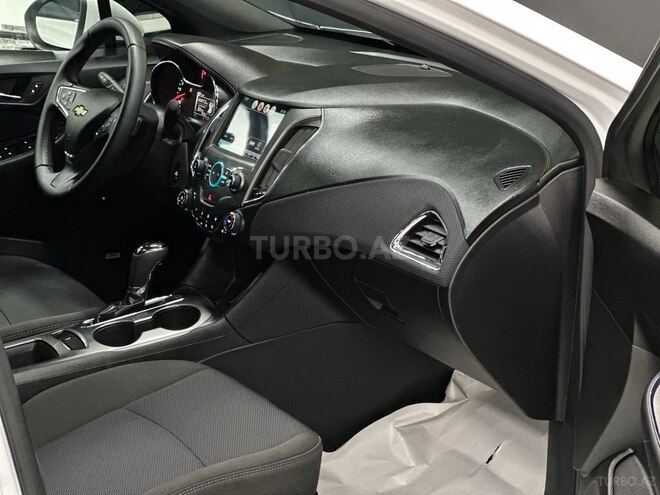 Chevrolet Cruze-16