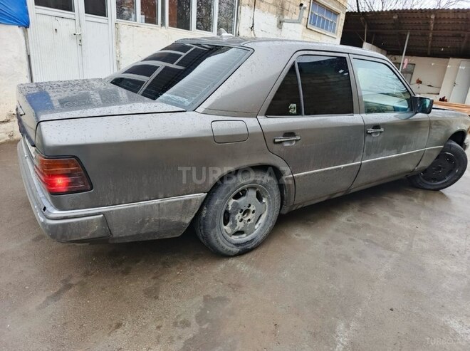 Mercedes E 300 1988, 350,000 km - 3.0 l - Quba