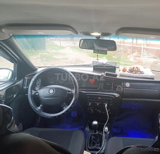 Opel Vectra-4