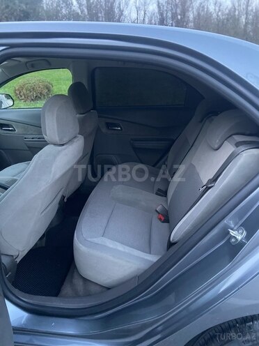 Chevrolet Cobalt-12