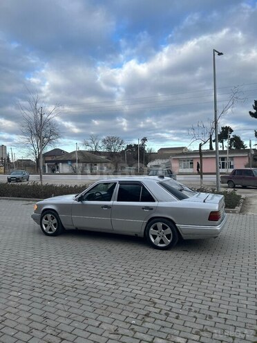 Mercedes E 220 1993, 345,678 km - 2.0 l - Xaçmaz