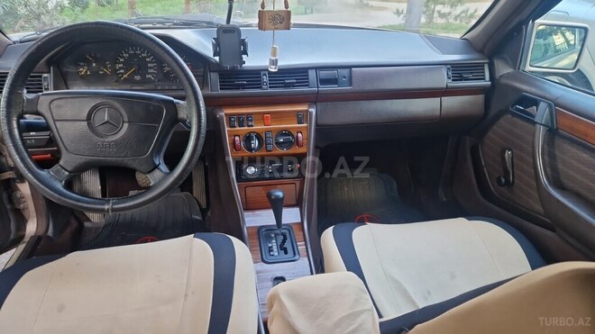 Mercedes E 200 1993, 352,470 km - 2.0 l - Bakı