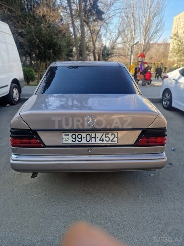 Mercedes E 200 1993, 352,470 km - 2.0 l - Bakı
