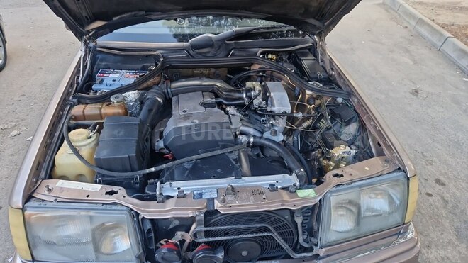 Mercedes E 200 1993, 352,470 km - 2.0 l - Bakı