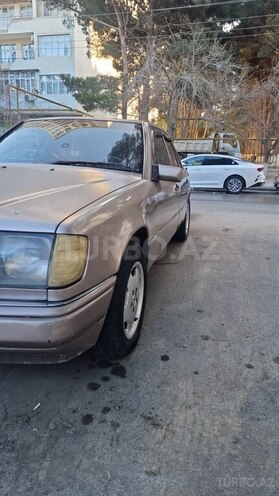 Mercedes E 200 1993, 352,470 km - 2.0 l - Bakı