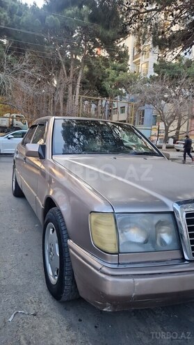 Mercedes E 200 1993, 352,470 km - 2.0 l - Bakı