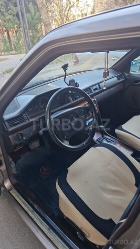 Mercedes E 200 1993, 352,470 km - 2.0 l - Bakı
