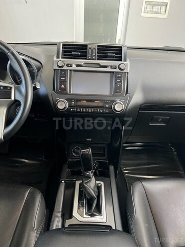 Toyota Land Cruiser Prado-19