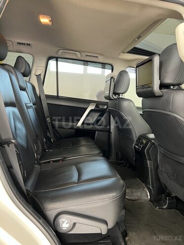 Toyota Land Cruiser Prado-13