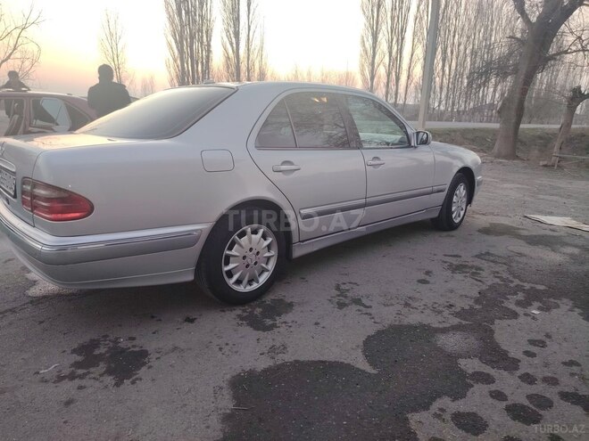 Mercedes E 240 2001, 296,000 km - 2.4 l - Zərdab