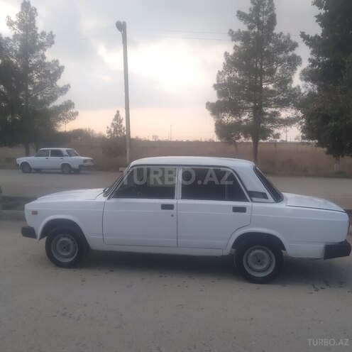 LADA (VAZ) 2107 1984, 95,000 km - 1.6 l - Salyan