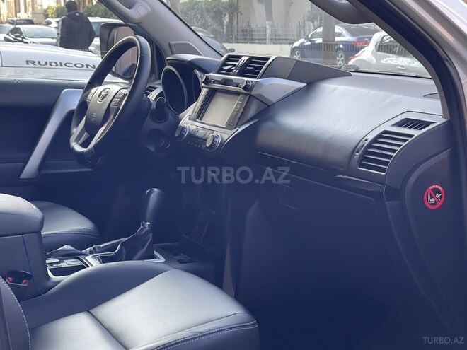 Toyota Land Cruiser Prado-5