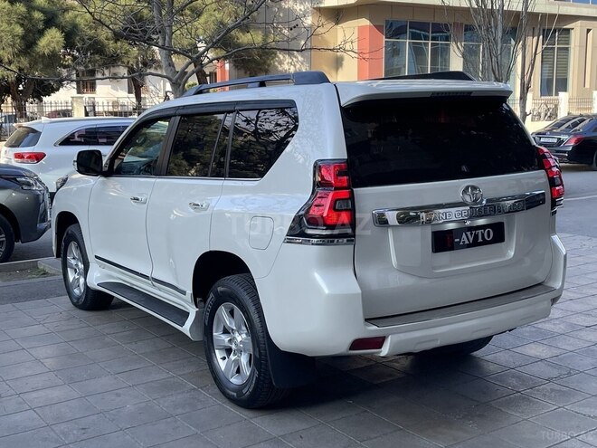 Toyota Land Cruiser Prado-12