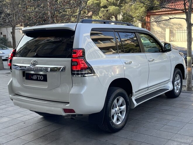 Toyota Land Cruiser Prado-11