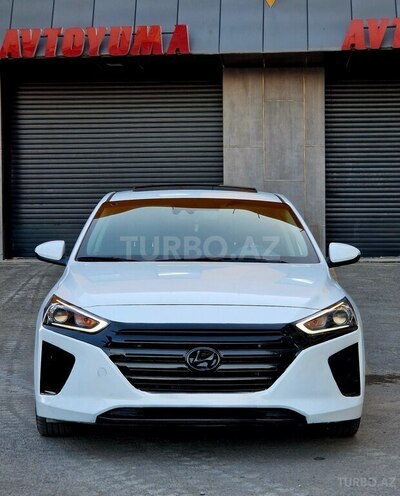Hyundai IONIQ-1