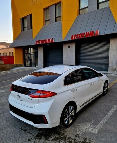 Hyundai IONIQ-8