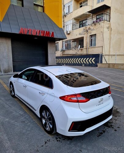 Hyundai IONIQ-7