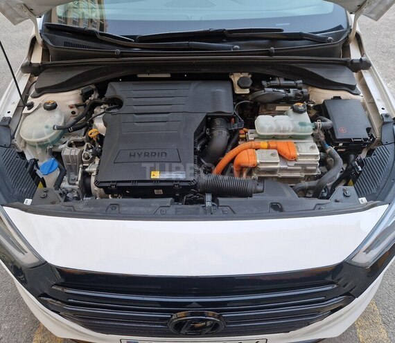 Hyundai IONIQ-17