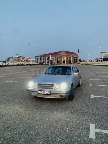 Mercedes E 240 1998, 360,000 km - 2.4 l - Bakı