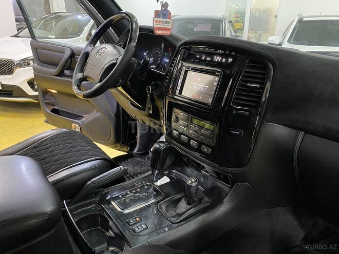 Toyota Land Cruiser-13