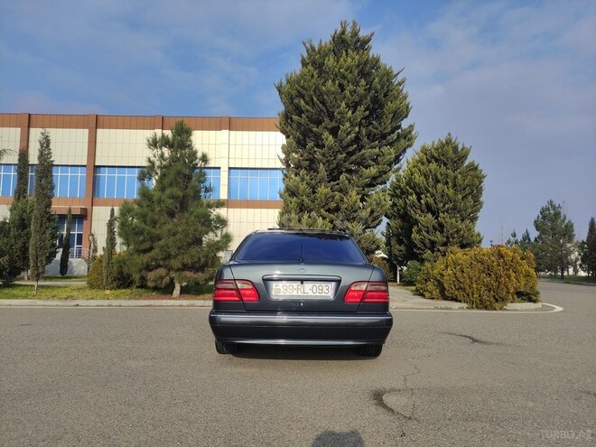Mercedes E 220 d 2000, 432,650 km - 2.2 l - Saatlı