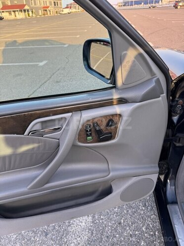 Mercedes E 240 2001, 353,000 km - 2.4 l - Xırdalan