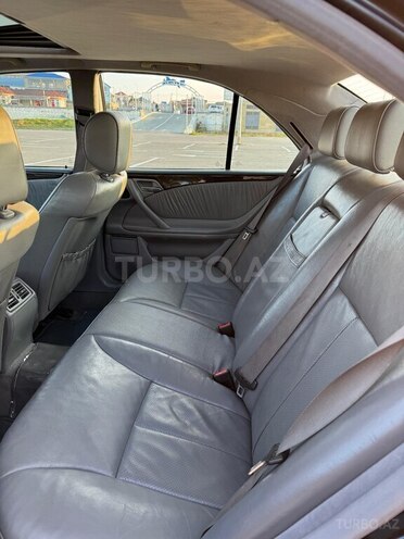 Mercedes E 240 2001, 353,000 km - 2.4 l - Xırdalan