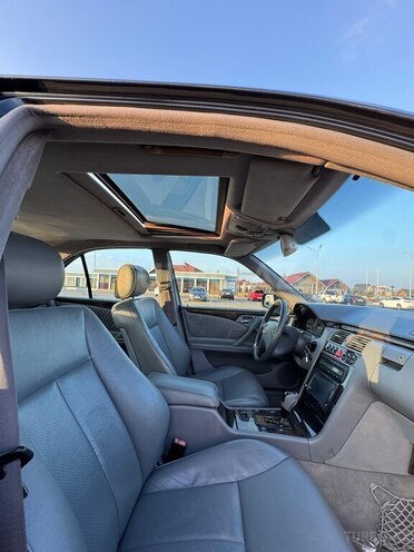 Mercedes E 240 2001, 353,000 km - 2.4 l - Xırdalan