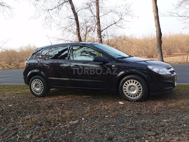 Opel Astra 2009, 235,000 km - 1.4 l - Qax