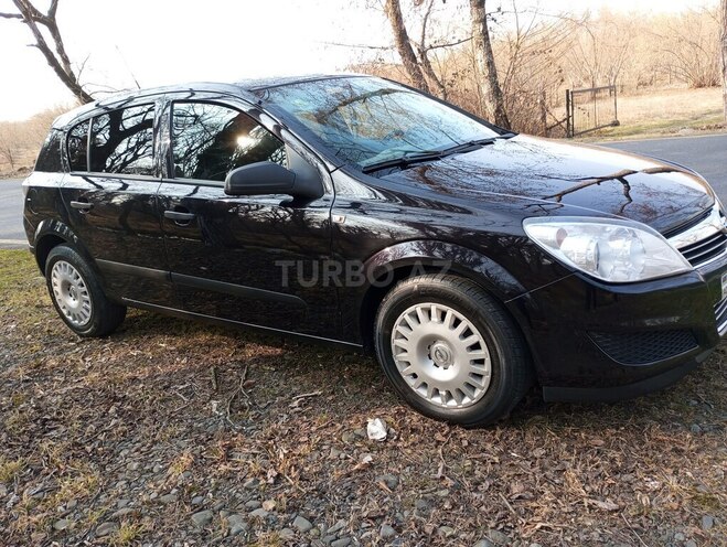 Opel Astra 2009, 235,000 km - 1.4 l - Qax