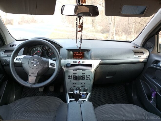 Opel Astra 2009, 235,000 km - 1.4 l - Qax
