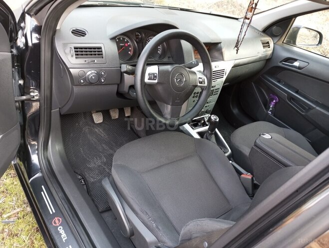 Opel Astra 2009, 235,000 km - 1.4 l - Qax