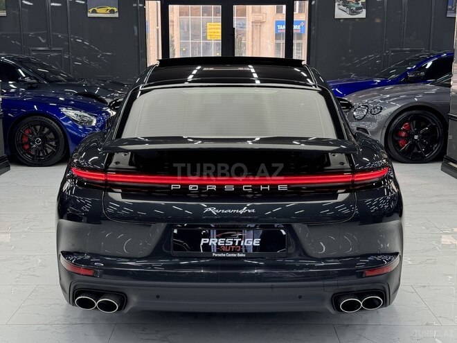 Porsche Panamera-6