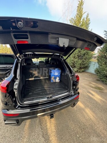 Porsche Cayenne-12