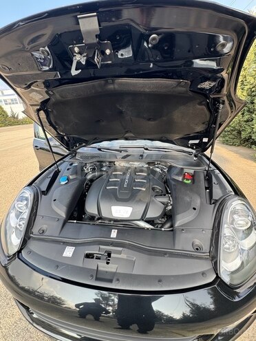 Porsche Cayenne-13