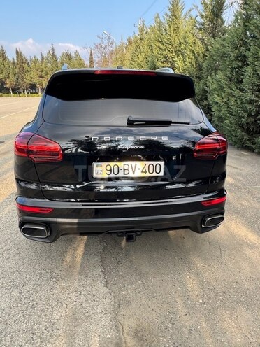 Porsche Cayenne-11