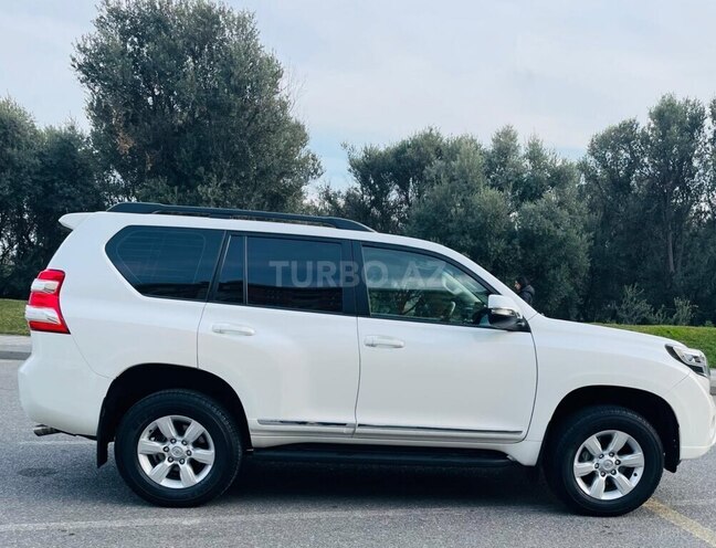 Toyota Land Cruiser Prado-3