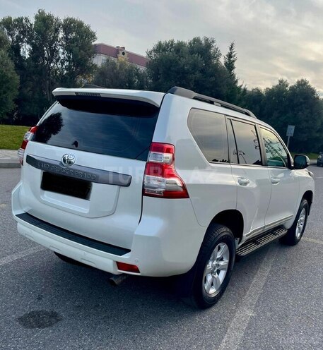 Toyota Land Cruiser Prado-4