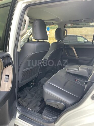 Toyota Land Cruiser Prado-9