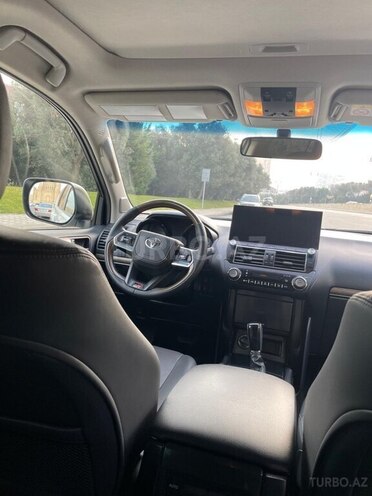 Toyota Land Cruiser Prado-12