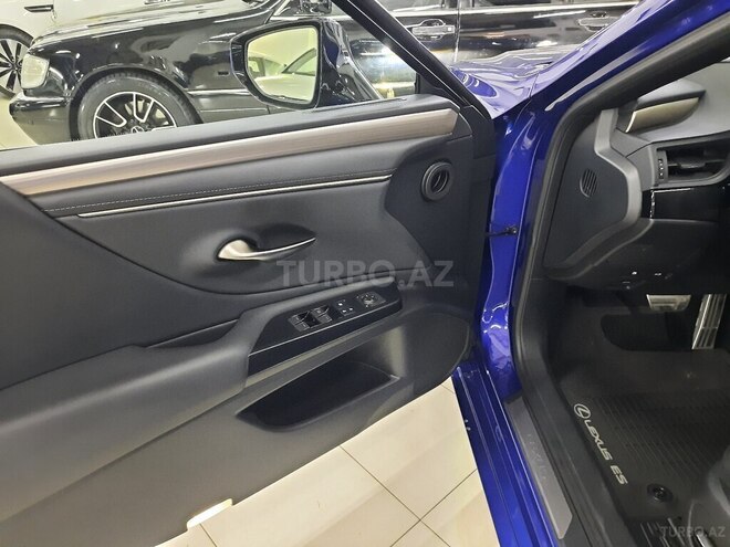 Lexus ES 300h-16