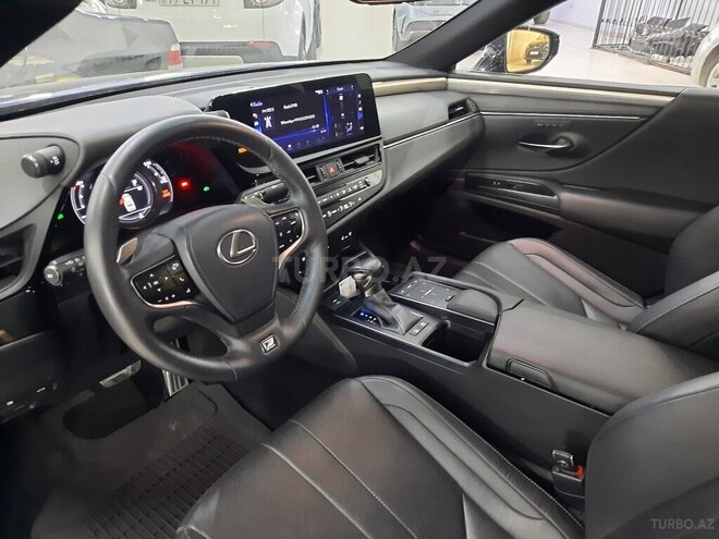 Lexus ES 300h-15